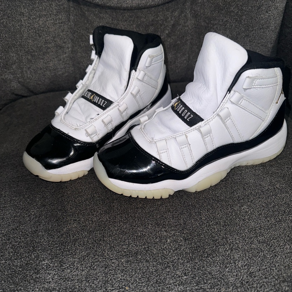 Kids Air Jordan 11 Retro size 3.5Y